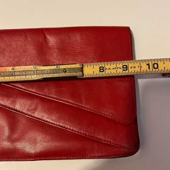 Red leather clutch bag with zip closure - Picture 8 of 8